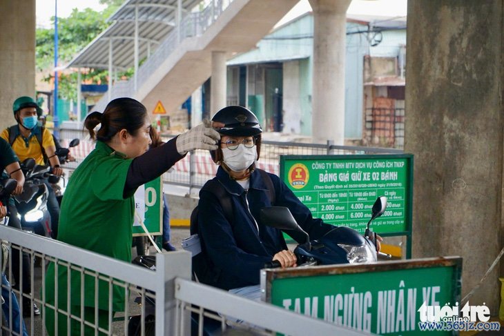 Một ngày đi học bằng metro của sinh viên - Ảnh 2.