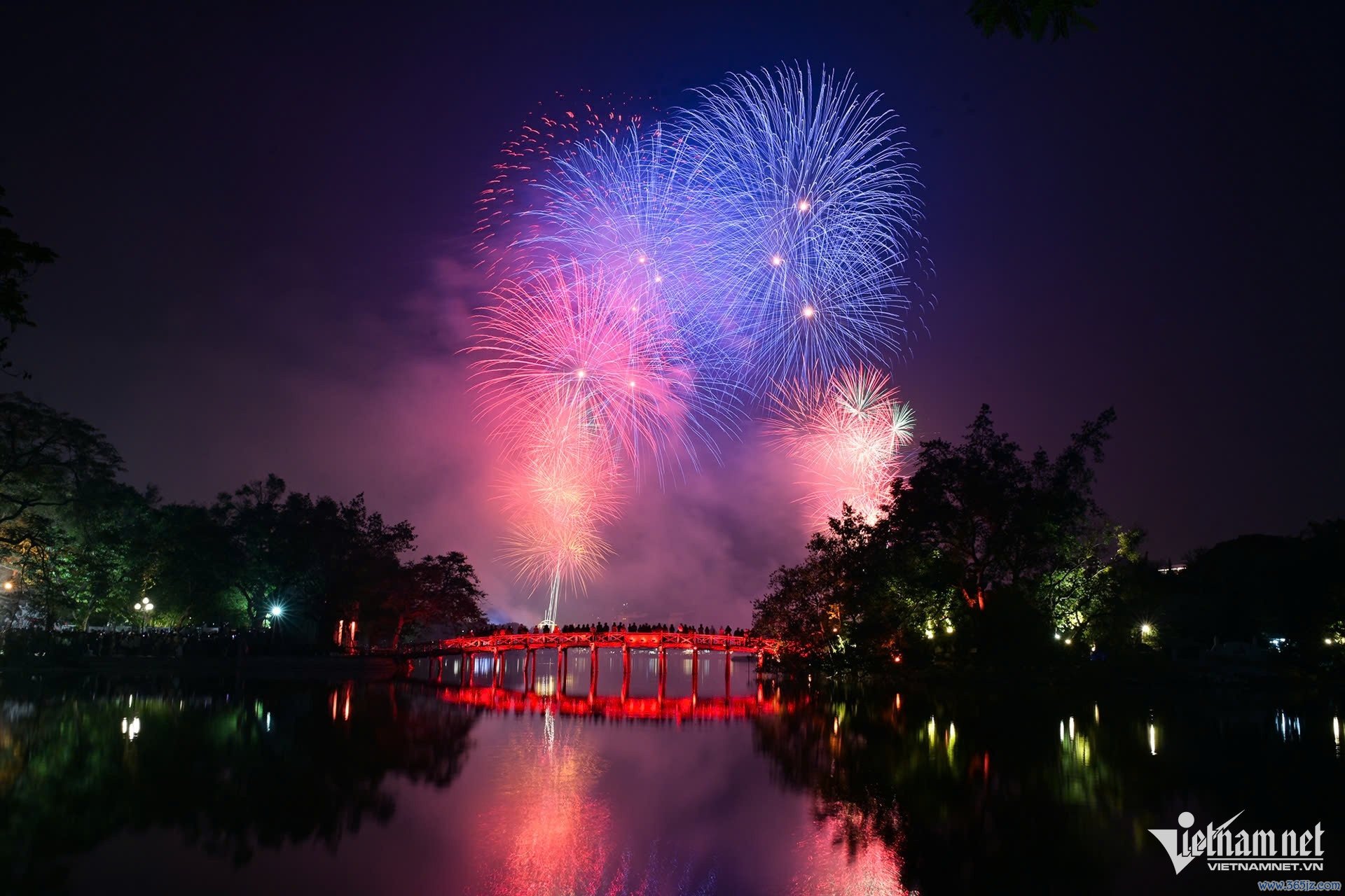 Phao hoa Ha Noi anh 1